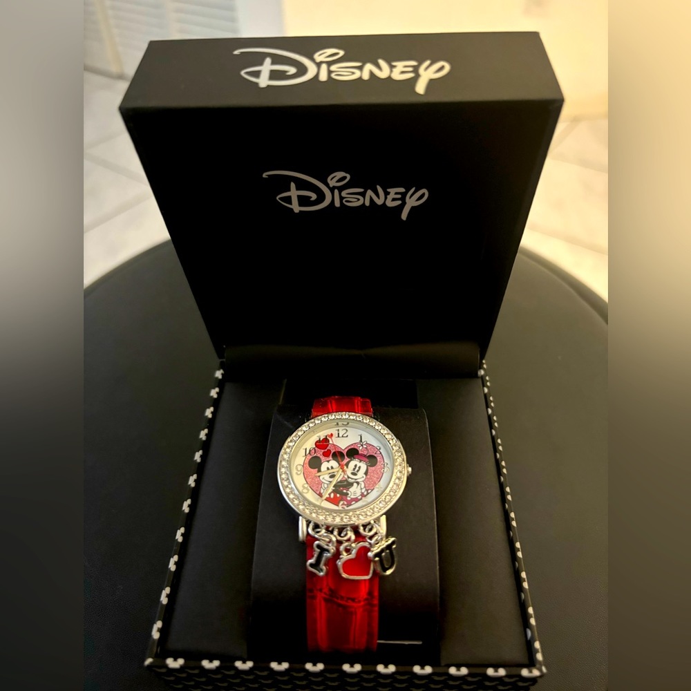 NWT  Disney Mickey & Minnie Watch